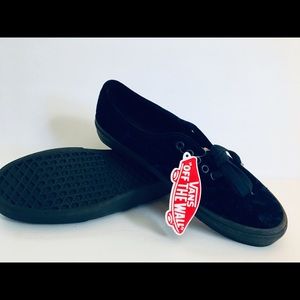 Authentic Women’s Velvet blue Vans size 9.5